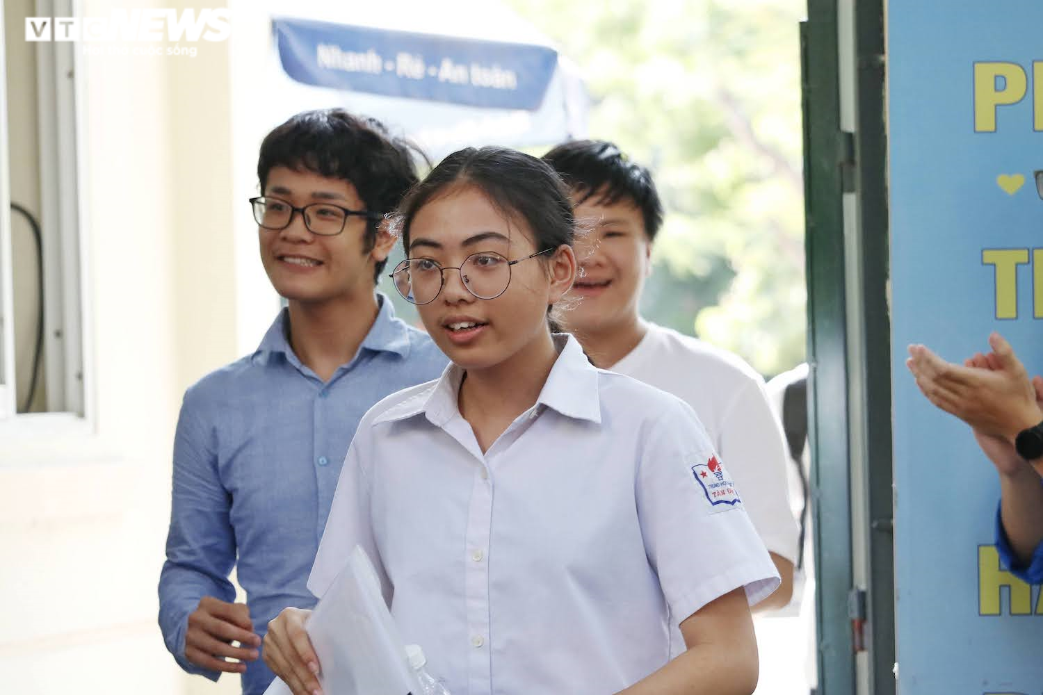Đề tiếng Anh vào lớp 10 dễ, thí sinh lo 'mưa' điểm 10, điểm chuẩn cao - 2