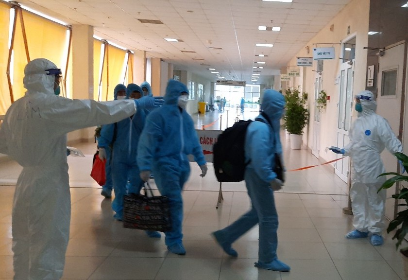 Hình ảnh 129 bệnh nhân mắc COVID-19 về từ Guinea Xích đạo tại Viện Nhiệt đới TW - 7