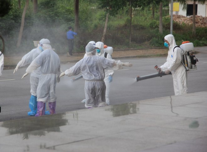 Hình ảnh 129 bệnh nhân mắc COVID-19 về từ Guinea Xích đạo tại Viện Nhiệt đới TW - 3