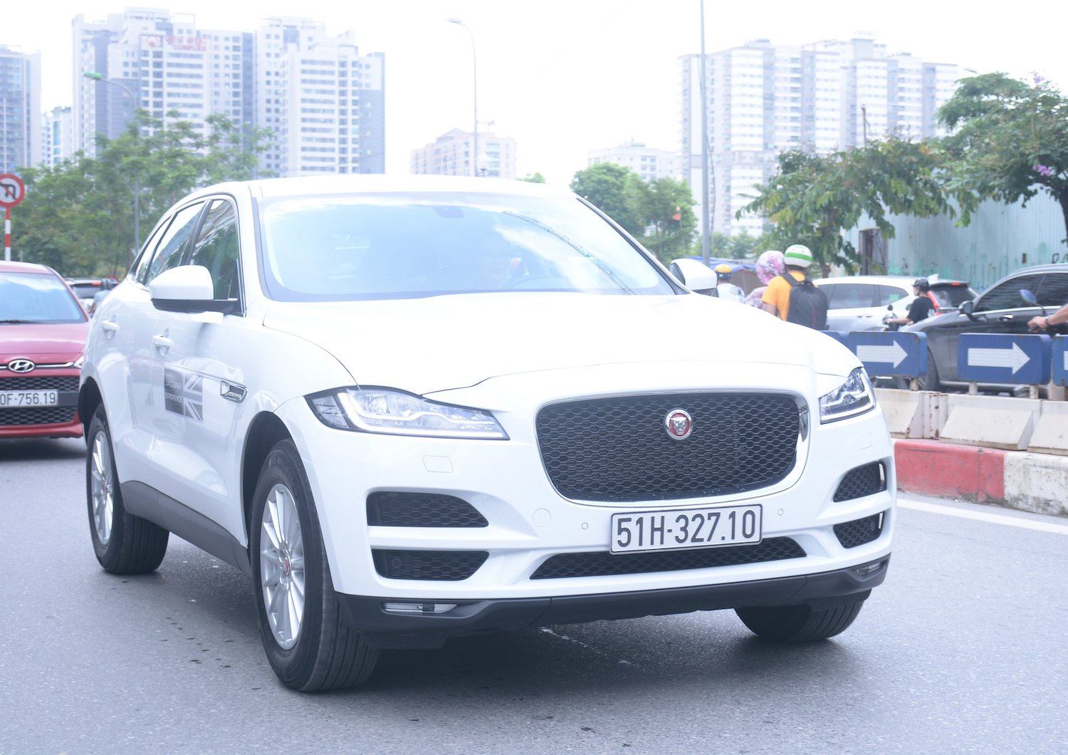 Ngắm dàn xe hơi tiền tỷ đưa cậu ấm cô chiêu đi thi tốt nghiệp THPT - 8