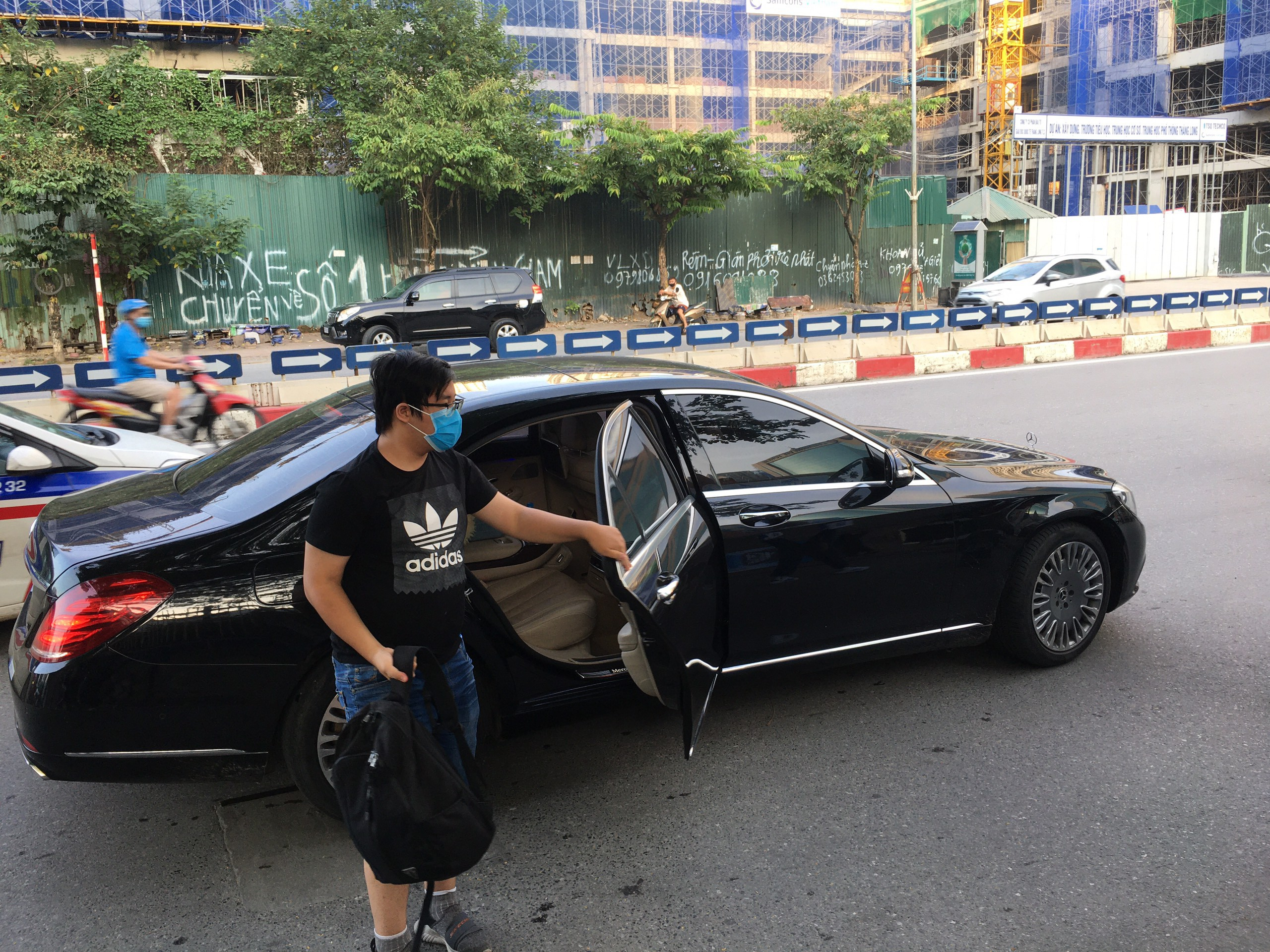 Ngắm dàn xe hơi tiền tỷ đưa cậu ấm cô chiêu đi thi tốt nghiệp THPT - 7