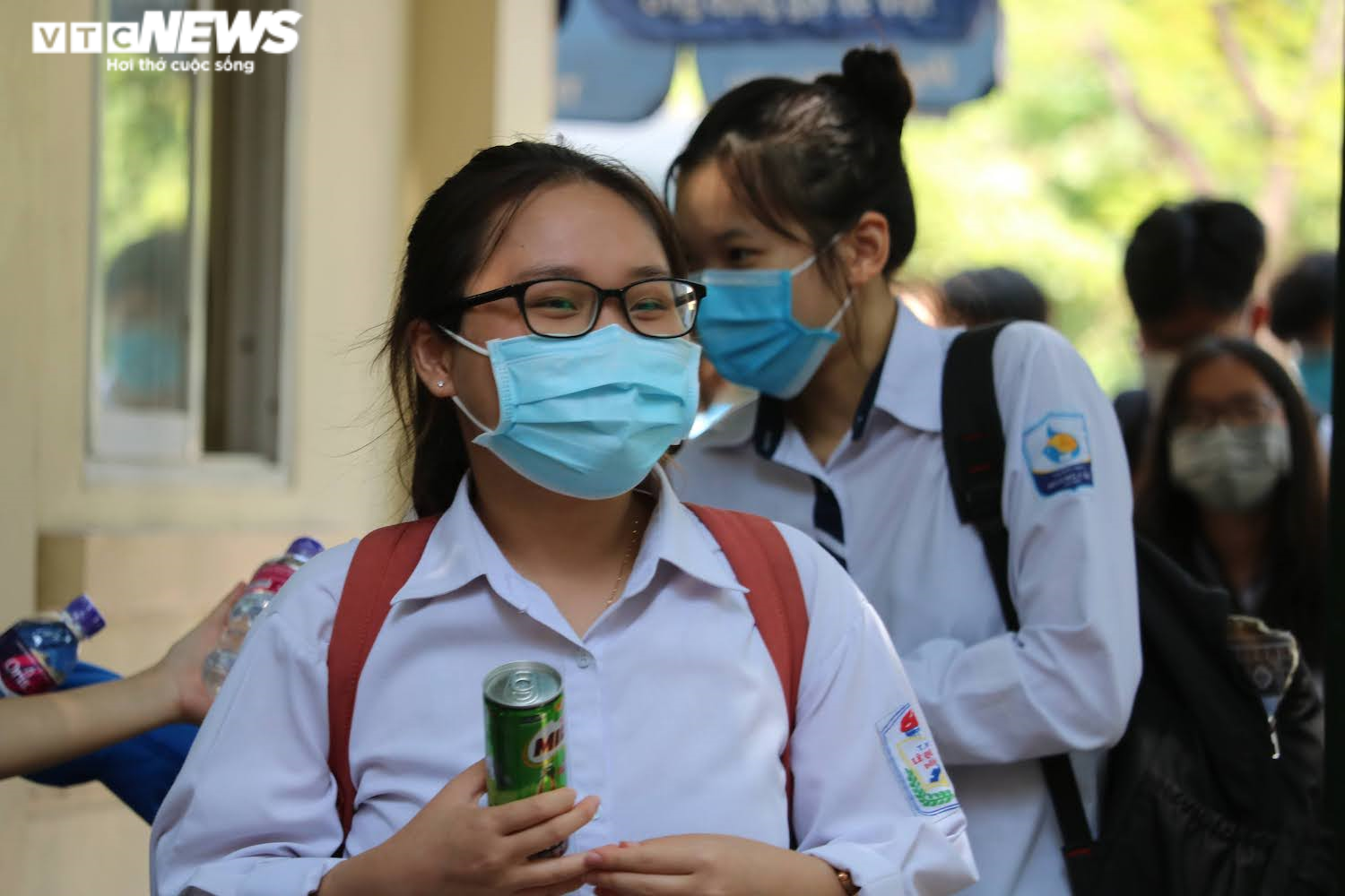 Tổ hợp các môn tự nhiên: Đề Lý và Hoá 'dễ thở', đề Sinh 'khó nhằn' - 1