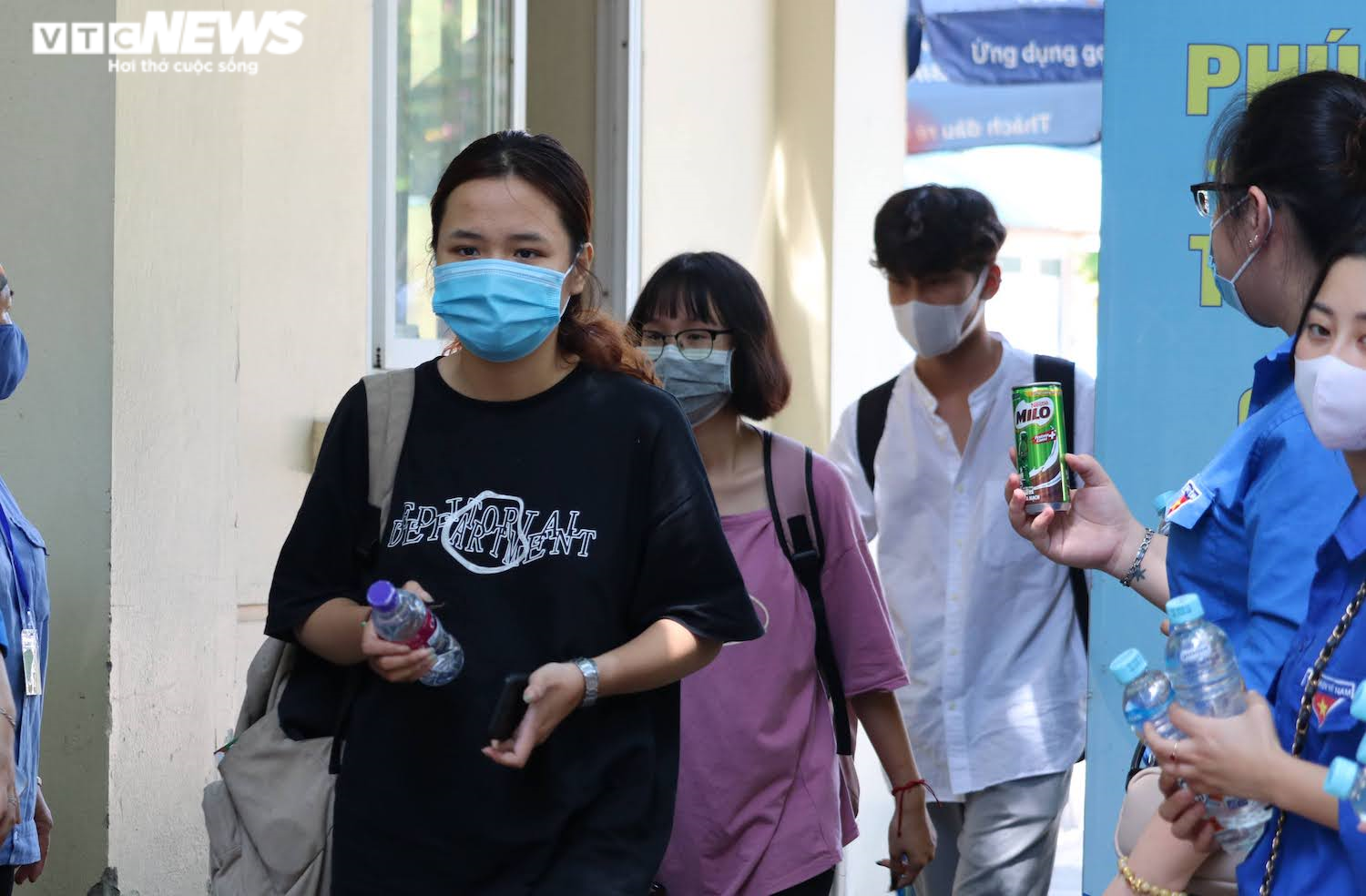 Tổ hợp các môn tự nhiên: Đề Lý và Hoá 'dễ thở', đề Sinh 'khó nhằn' - 2