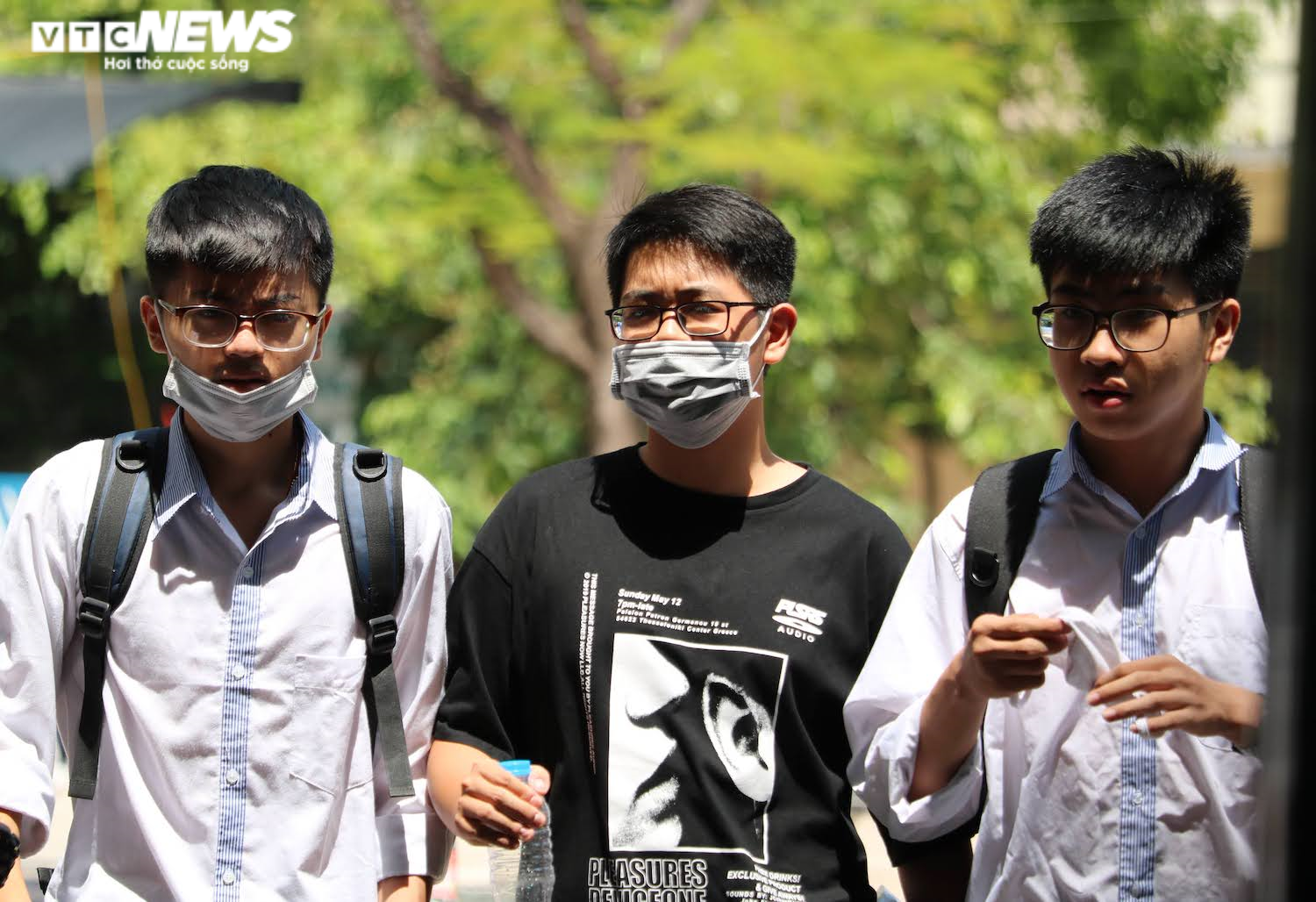 Ảnh: Thí sinh vui vẻ kết thúc bài thi tổ hợp Khoa học xã hội - 3