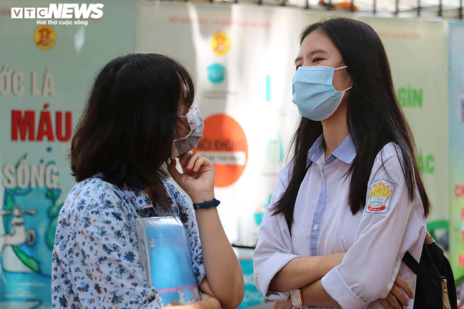 Ảnh: Thí sinh vui vẻ kết thúc bài thi tổ hợp Khoa học xã hội - 5