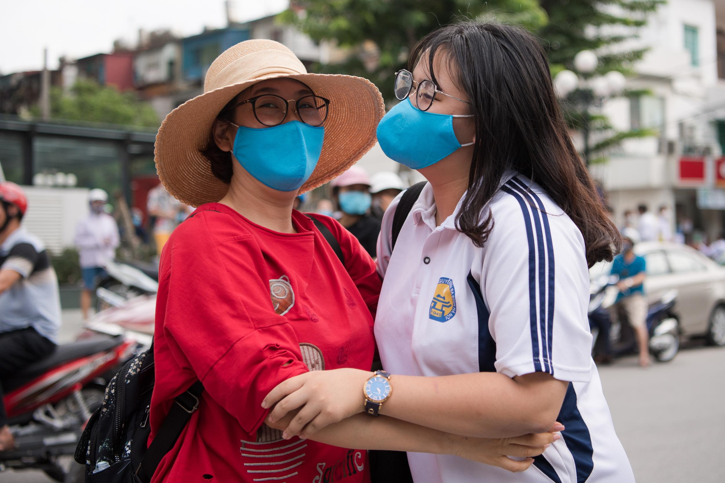 Những khoảnh khắc 'triệu views' phụ huynh sát cánh cùng con vượt qua mùa thi - 6