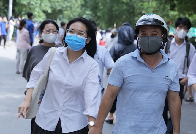 Những khoảnh khắc 'triệu views' phụ huynh sát cánh cùng con vượt qua mùa thi - 7