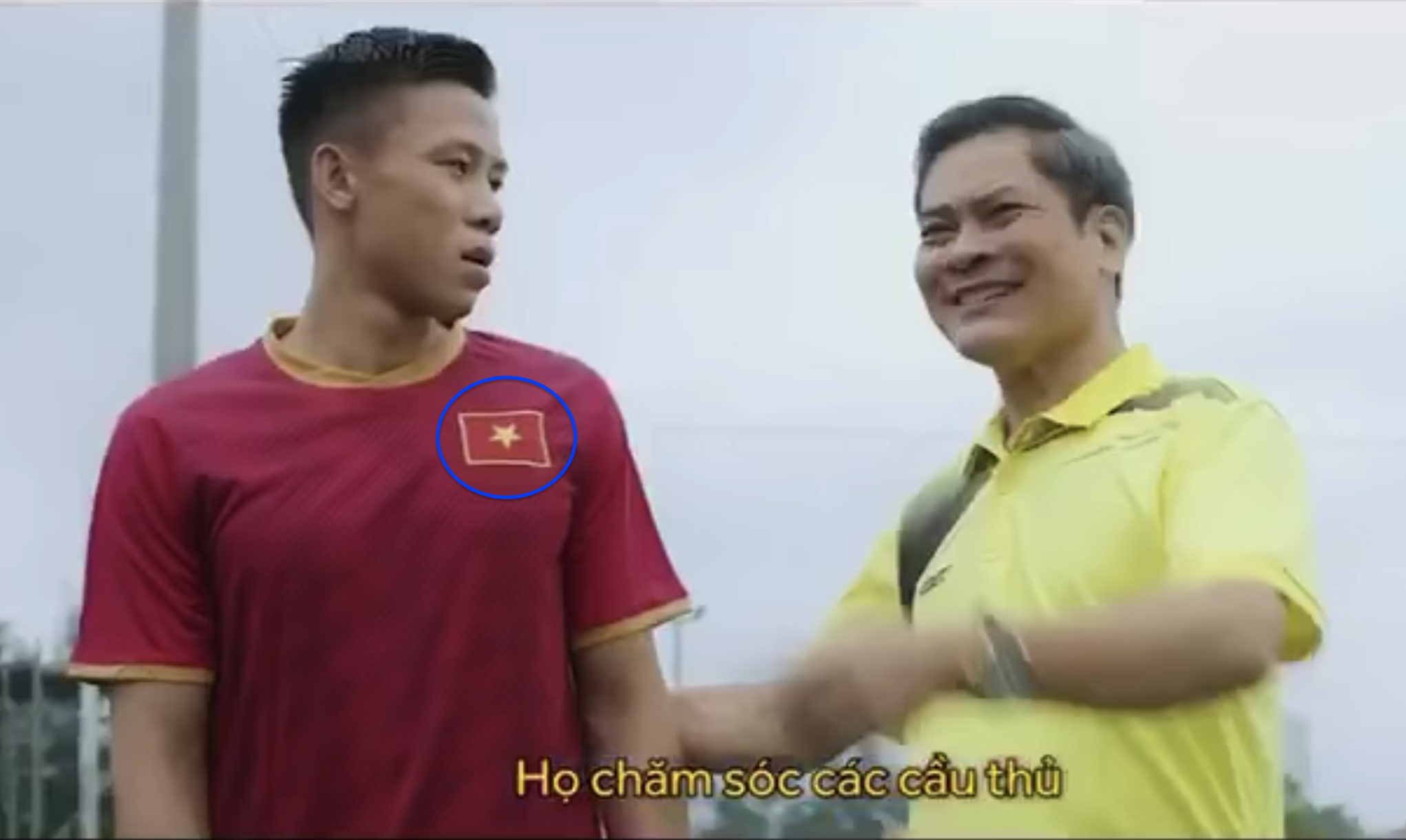 Là đội trưởng ĐTVN, sao Quế Ngọc Hải bất chấp mặc áo nhái, lộn ngược quốc kỳ? - 2