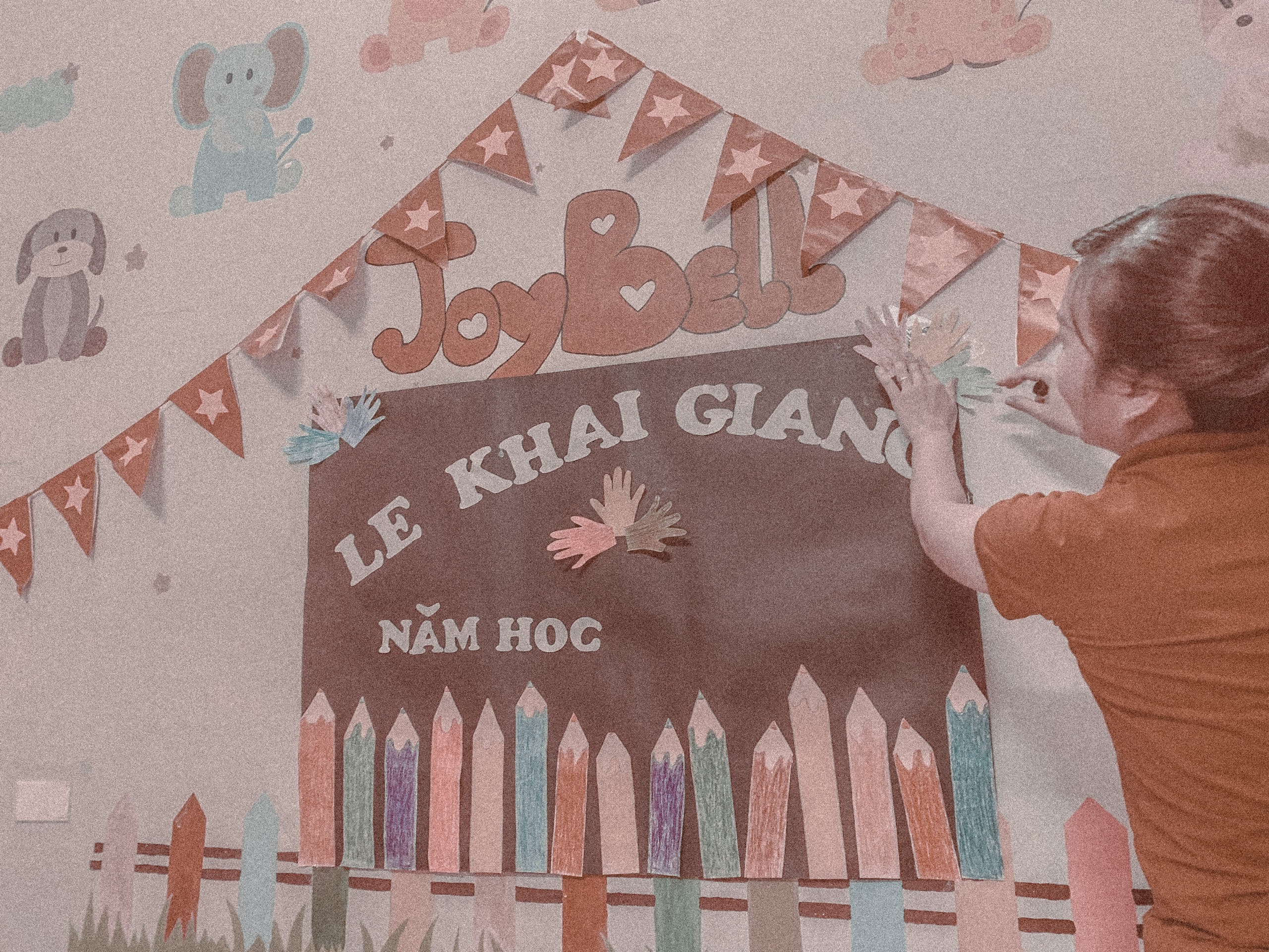 Bộ ảnh khai giảng đen trắng của trẻ mầm non Hà Nội khiến nhiều người thích thú - 1