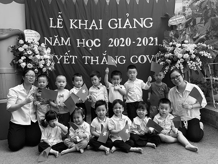 Bộ ảnh khai giảng đen trắng của trẻ mầm non Hà Nội khiến nhiều người thích thú - 3