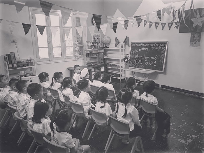 Bộ ảnh khai giảng đen trắng của trẻ mầm non Hà Nội khiến nhiều người thích thú - 4