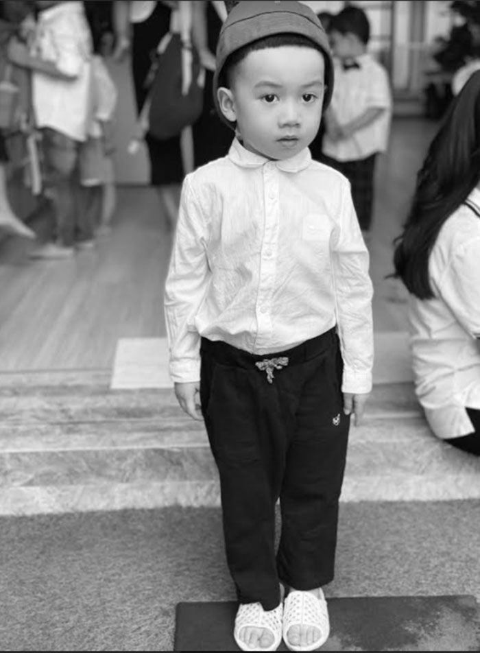 Bộ ảnh khai giảng đen trắng của trẻ mầm non Hà Nội khiến nhiều người thích thú - 7