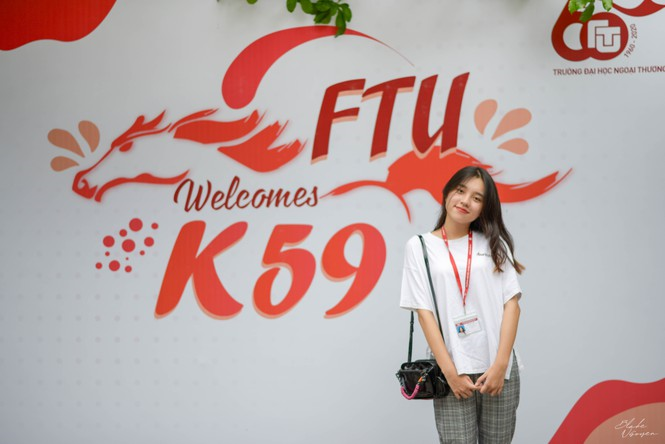 Vẻ đẹp hút hồn của thủ khoa khối D ngày nhập học - 3