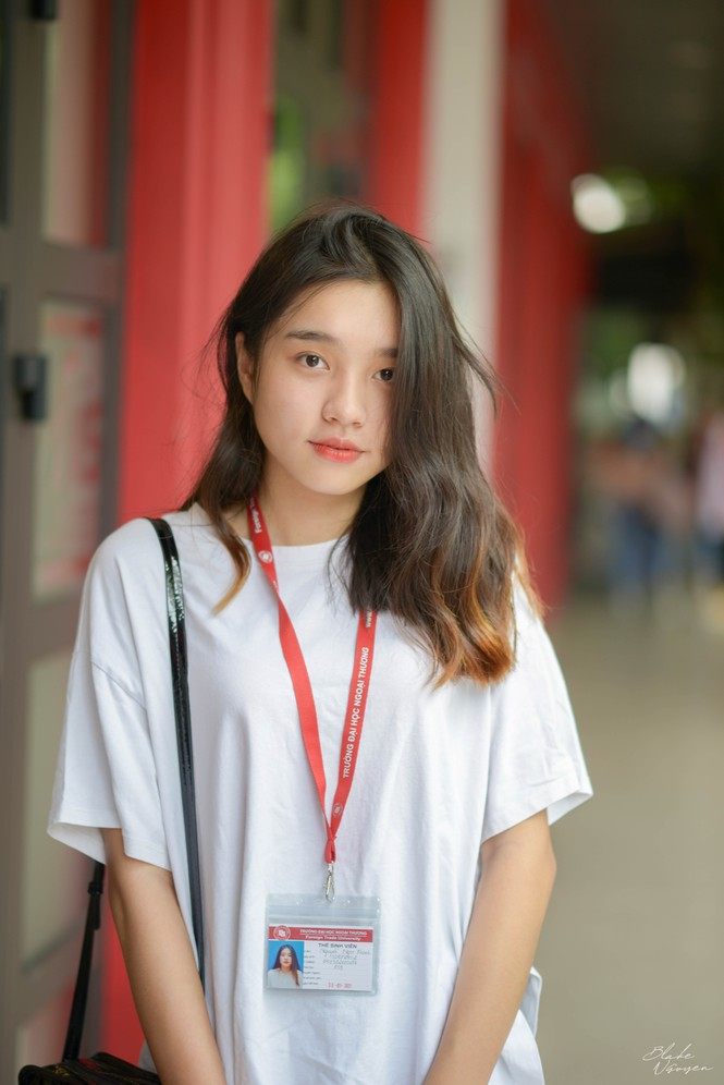 Vẻ đẹp hút hồn của thủ khoa khối D ngày nhập học - 2