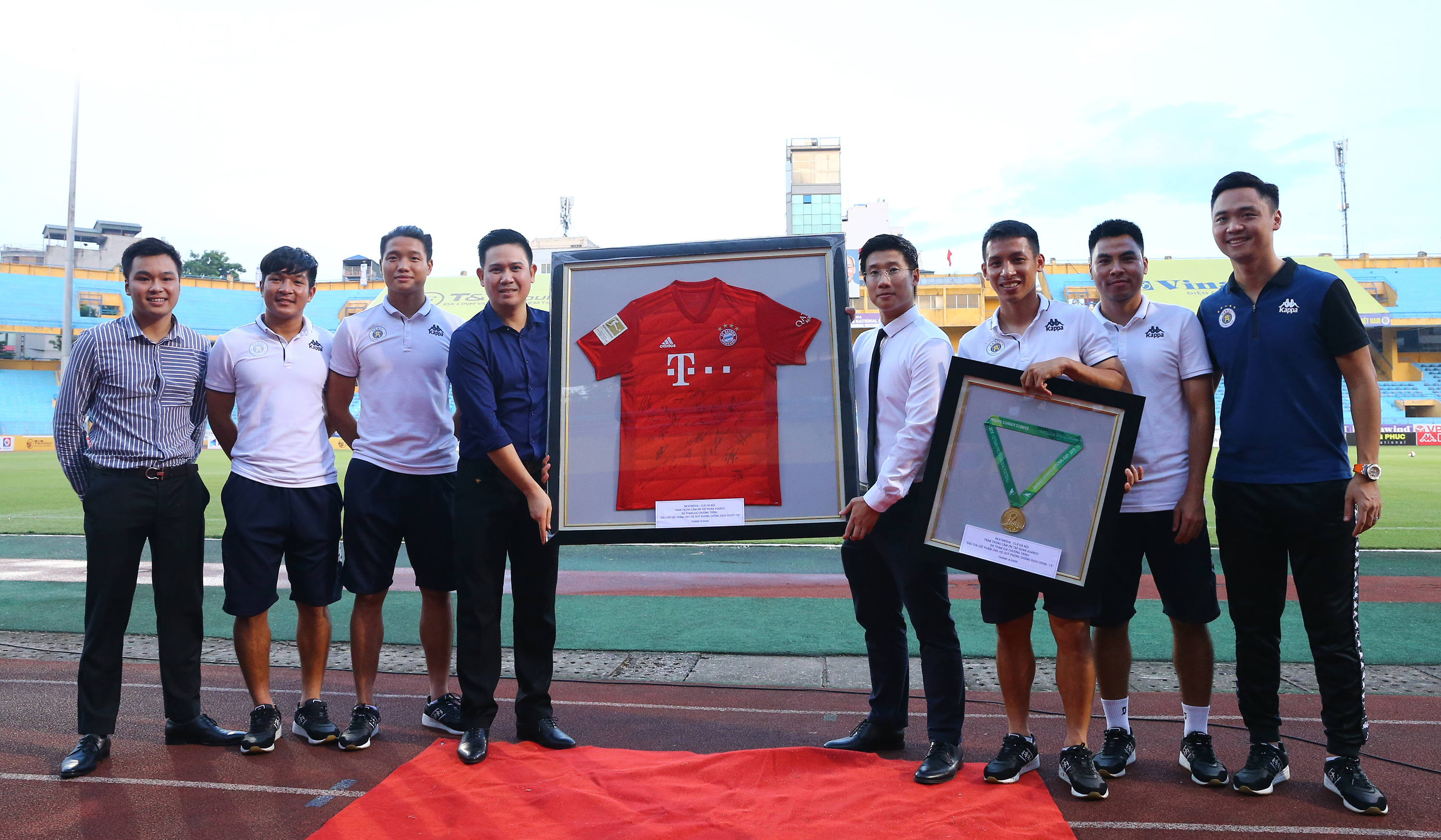 Ông chủ Asanzo Phạm Văn Tam: Mong bóng đá trở lại bình thường mãi mãi - 2