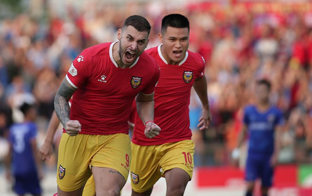 HLV Phạm Minh Đức: 'Tôi thích dạy cầu thủ của mình trở thành ngôi sao' - 11