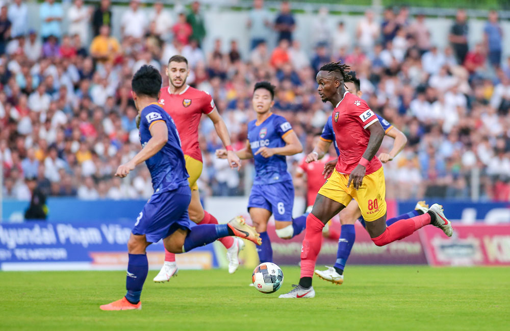 HLV Phạm Minh Đức: 'Tôi thích dạy cầu thủ của mình trở thành ngôi sao' - 7