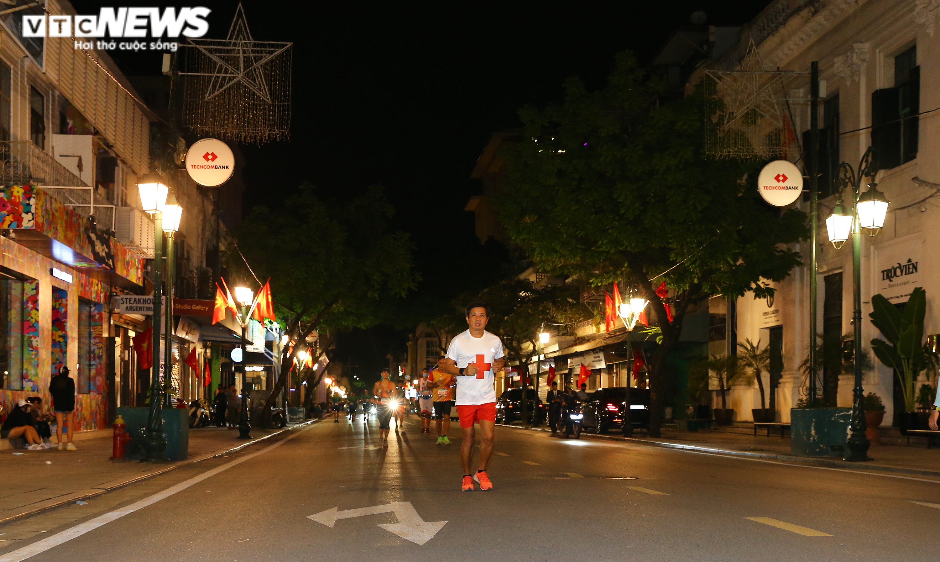 Ông Đoàn Ngọc Hải chinh phục chặng marathon đặc biệt nhất Việt Nam - 2