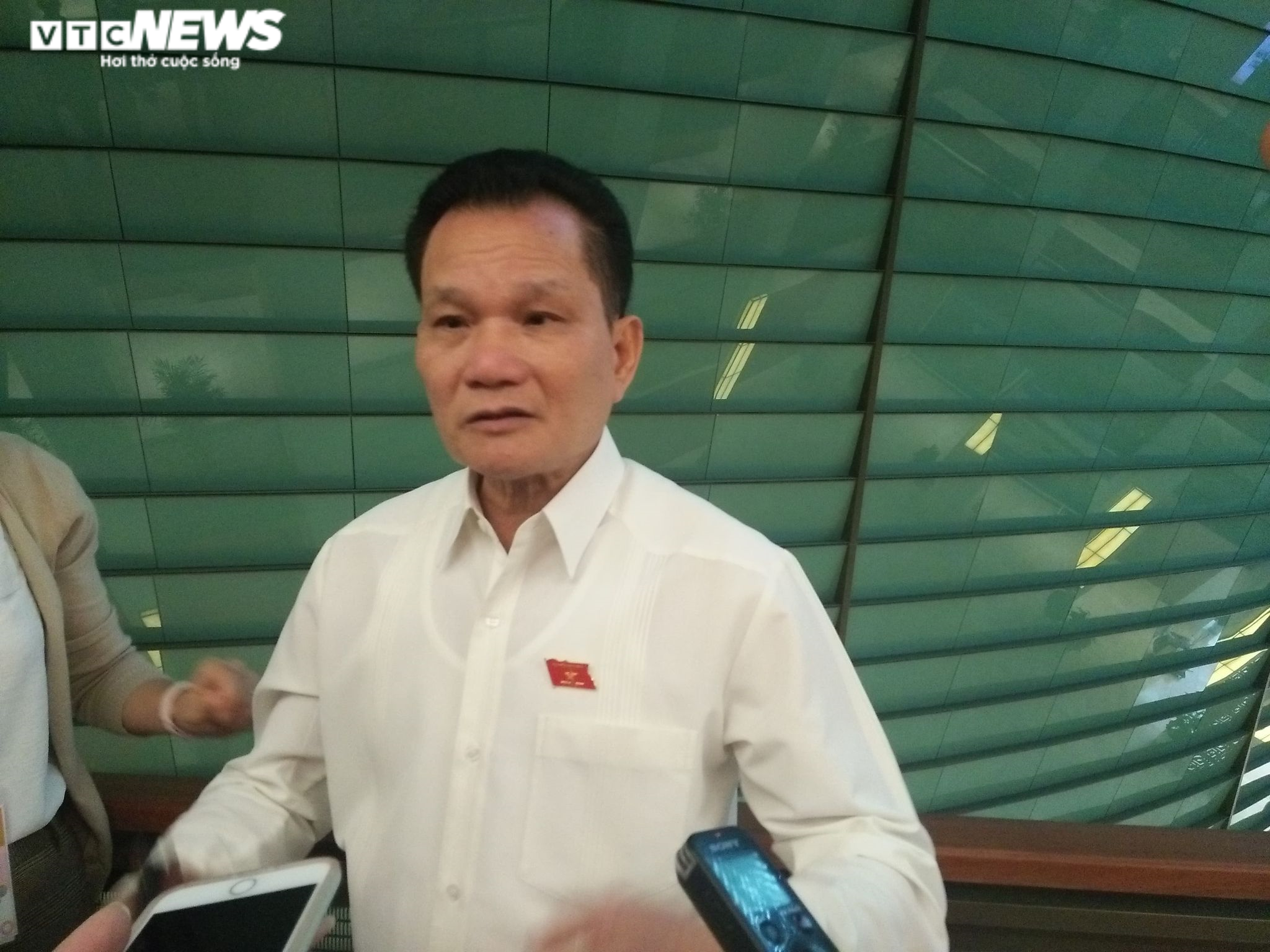 ĐBQH: Hoan nghênh Thủy Tiên, nhưng cần tổ chức điều tiết tiền cứu trợ miền Trung - 1