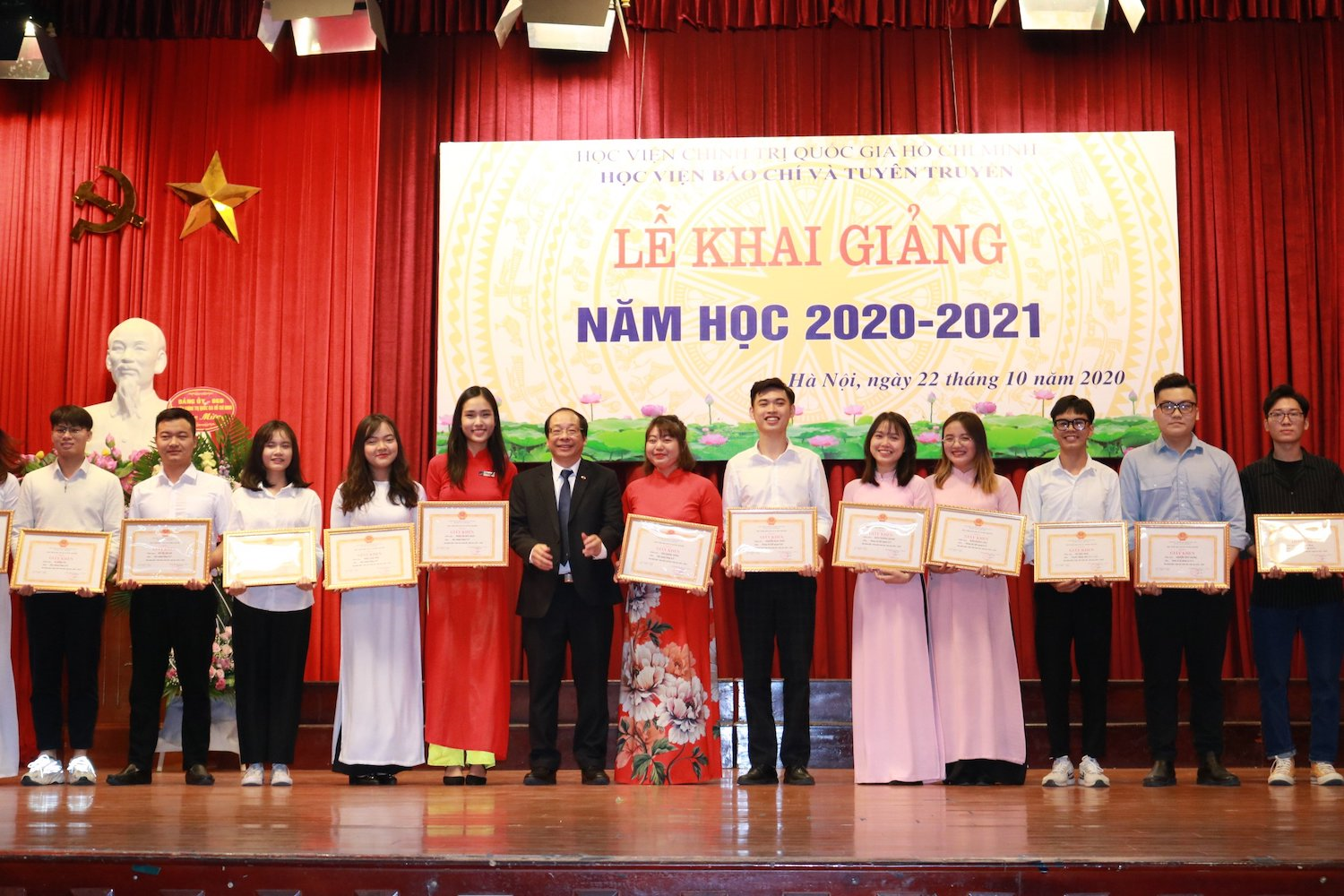 Học viện Báo chí và Tuyên truyền đón 2.000 tân sinh viên - 2