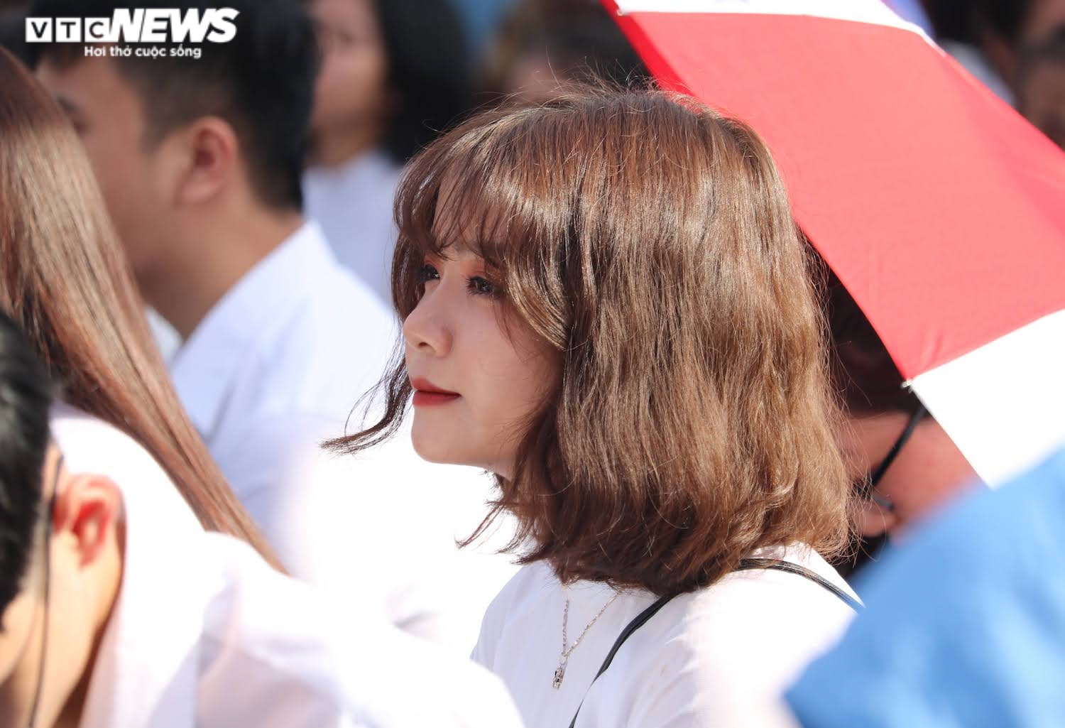 Hút hồn vẻ đẹp nữ sinh Đại học Sư phạm Hà Nội trong tà áo dài ngày khai giảng - 6