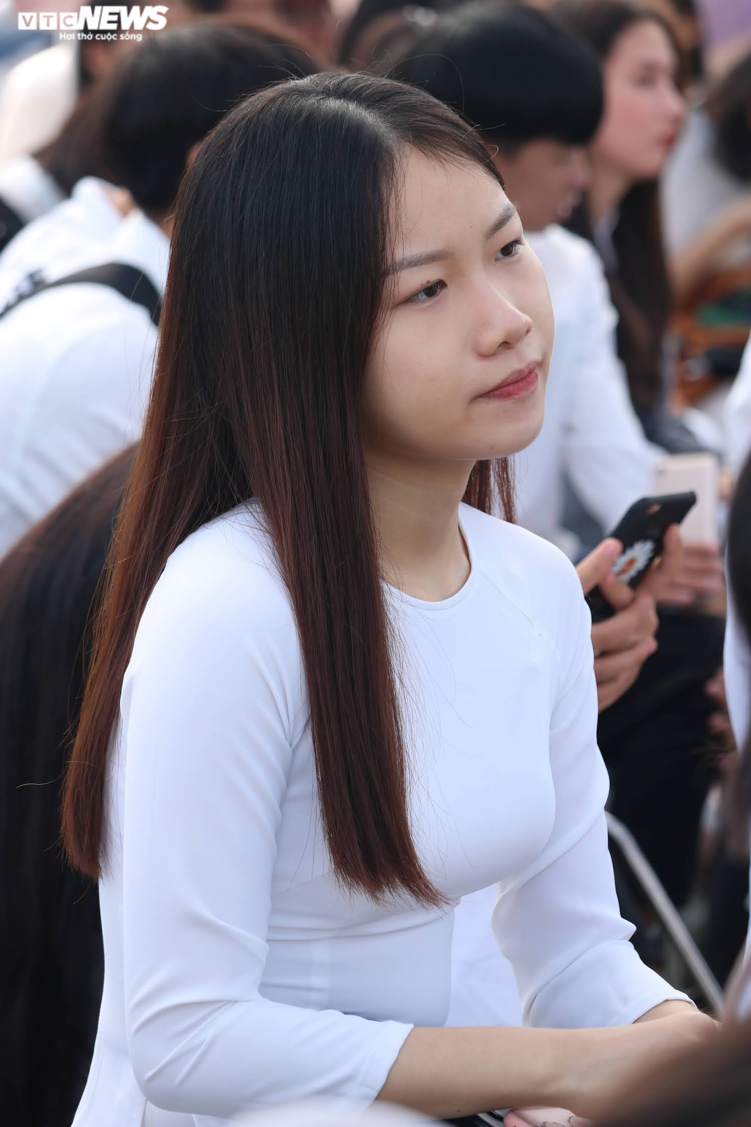 Hút hồn vẻ đẹp nữ sinh Đại học Sư phạm Hà Nội trong tà áo dài ngày khai giảng - 9