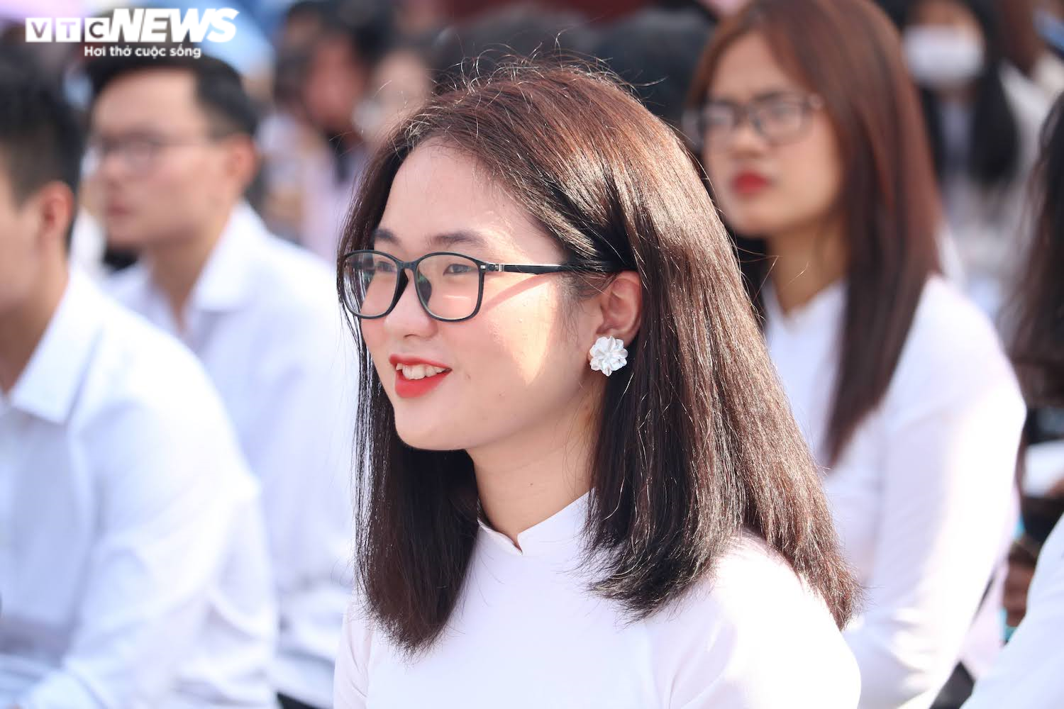 Hút hồn vẻ đẹp nữ sinh Đại học Sư phạm Hà Nội trong tà áo dài ngày khai giảng - 1