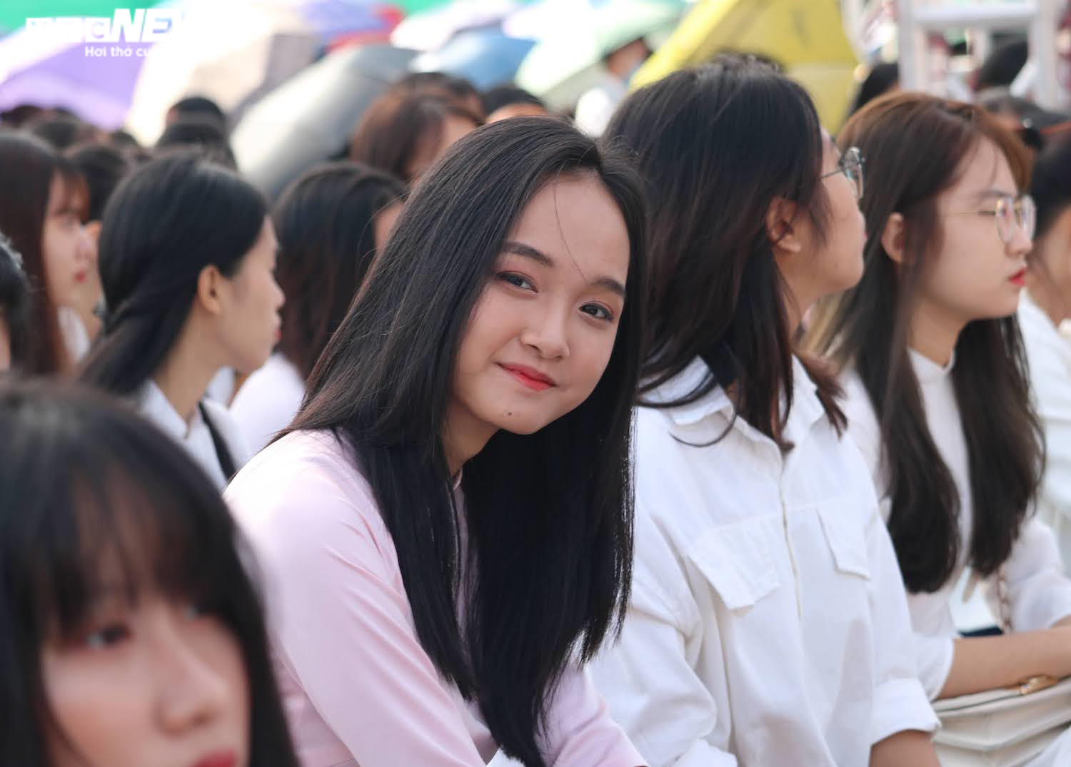 Hút hồn vẻ đẹp nữ sinh Đại học Sư phạm Hà Nội trong tà áo dài ngày khai giảng - 5