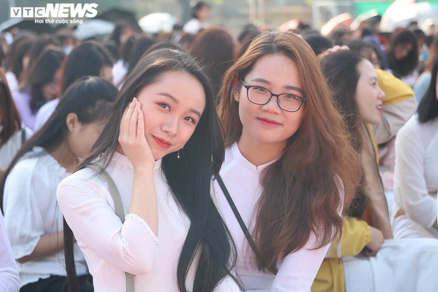 Hút hồn vẻ đẹp nữ sinh Đại học Sư phạm Hà Nội trong tà áo dài ngày khai giảng - 2