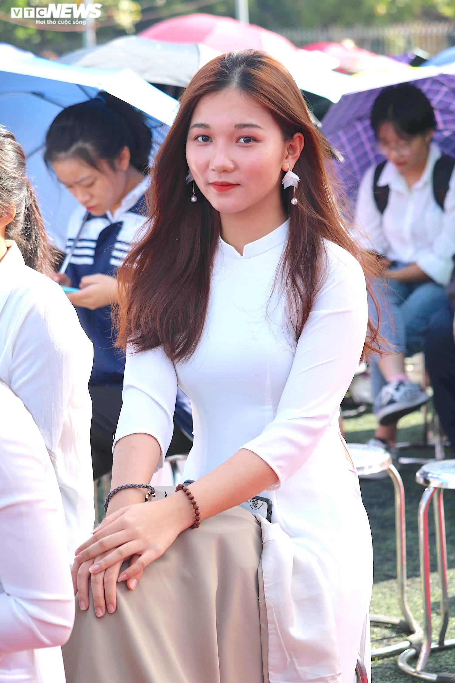 Hút hồn vẻ đẹp nữ sinh Đại học Sư phạm Hà Nội trong tà áo dài ngày khai giảng - 3