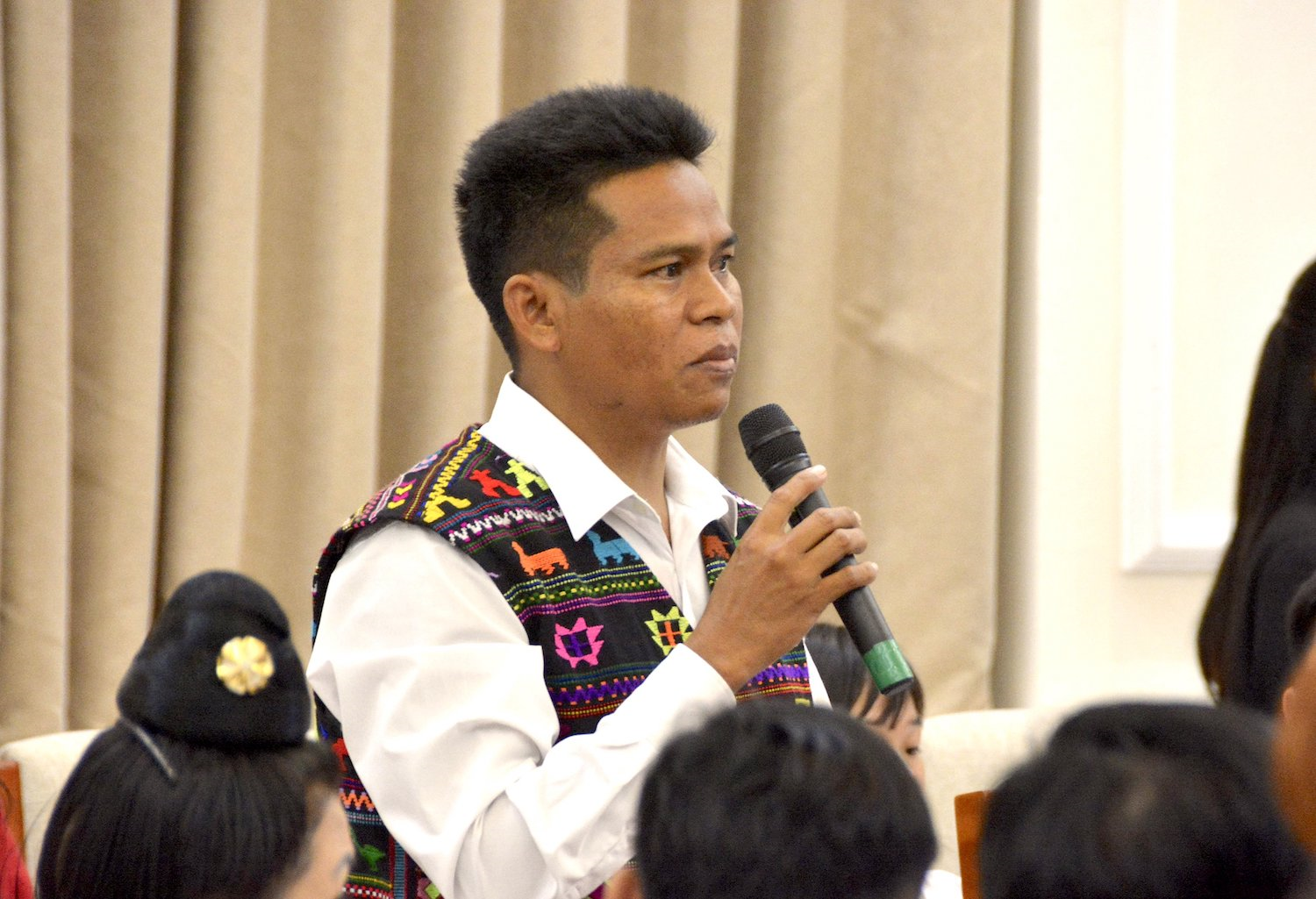 Lương 600.000 đồng/tháng, thầy giáo từng muốn bỏ nghề đi xuất khẩu lao động - 1