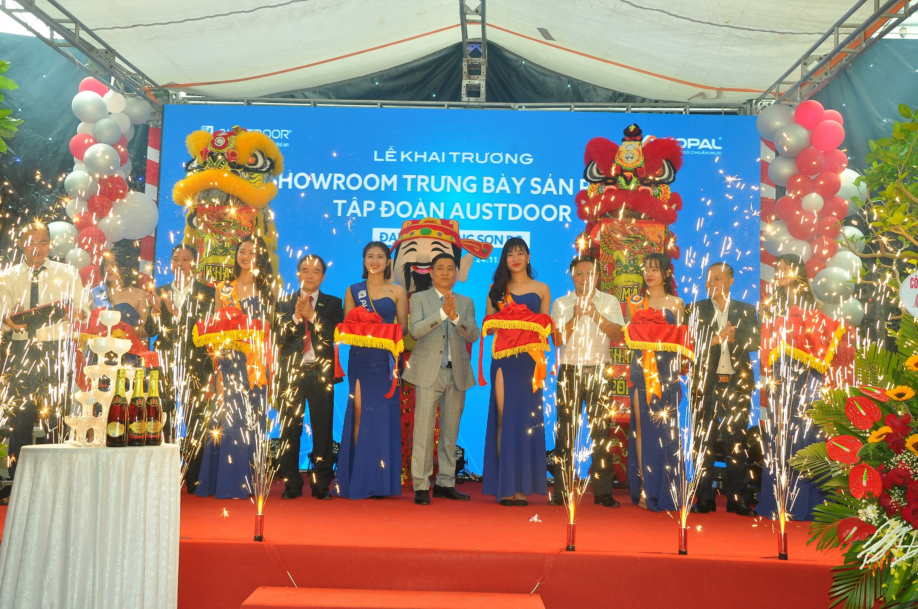 Khai trương showroom lớn bậc nhất của Tập đoàn Austdoor tại Bắc Giang - 1