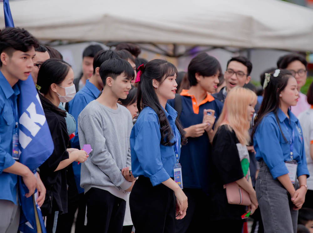 Ảnh: Dàn trai xinh gái đẹp 'quẩy' tưng bừng chào tân sinh viên - 9