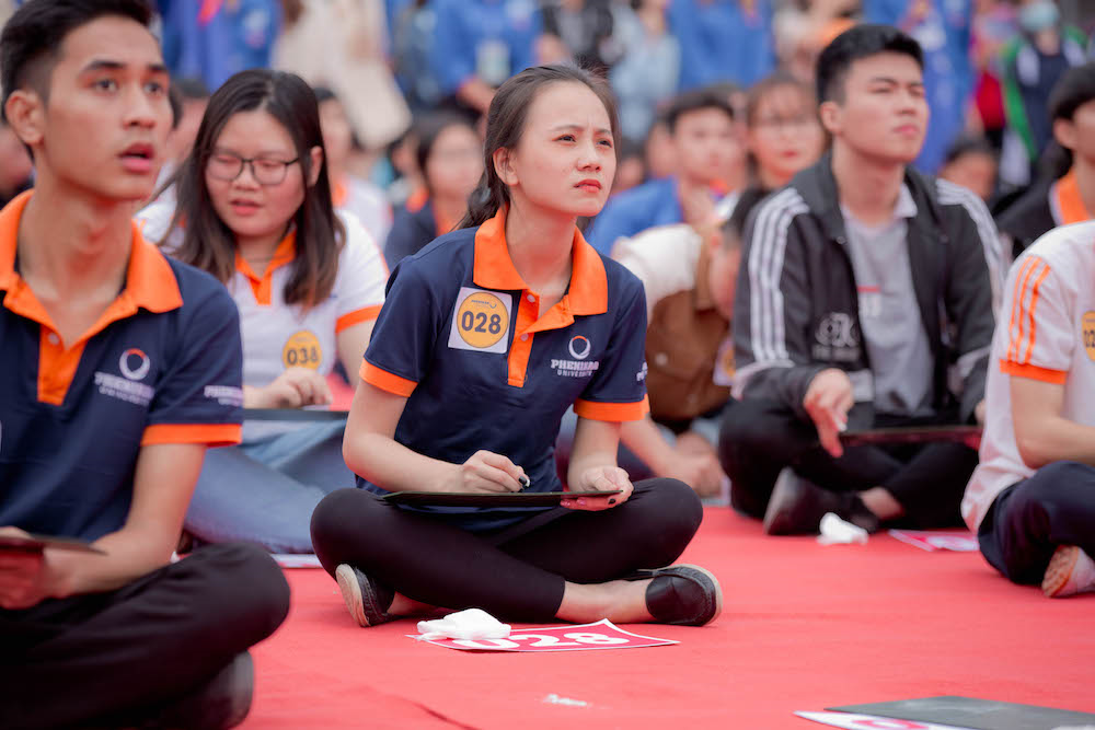 Ảnh: Dàn trai xinh gái đẹp 'quẩy' tưng bừng chào tân sinh viên - 11