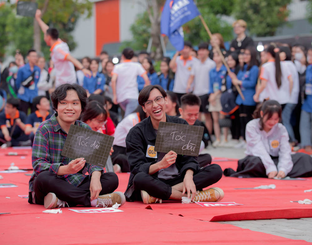 Ảnh: Dàn trai xinh gái đẹp 'quẩy' tưng bừng chào tân sinh viên - 6