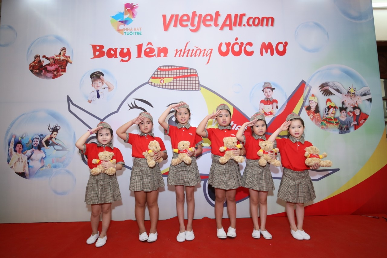 Vietjet đóng góp lớn cho Quỹ học bổng Vừ A Dính - 5