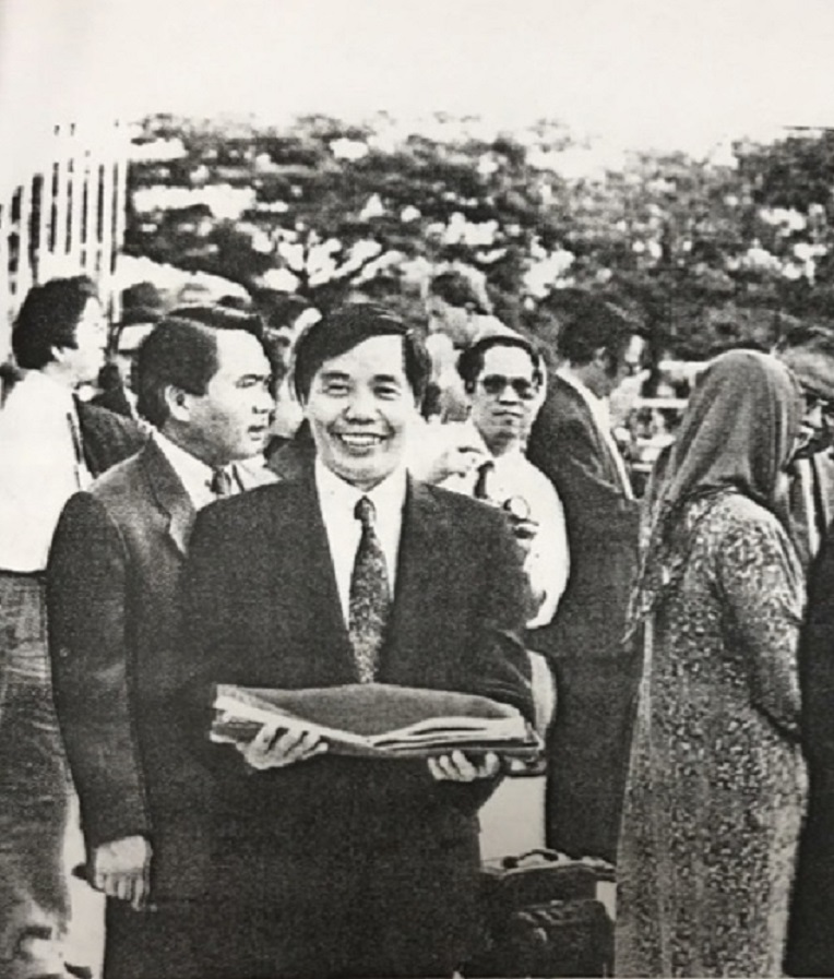 Việt Nam gia nhập ASEAN: Khi lá cờ đỏ sao vàng tung bay trên bầu trời Brunei - 3