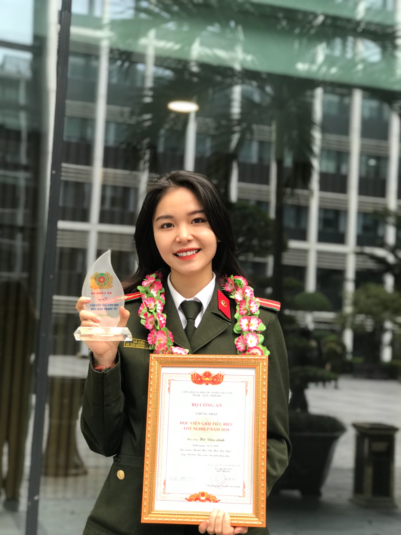 Nhan sắc rạng ngời của 4 nữ thủ khoa ngành công an - 4