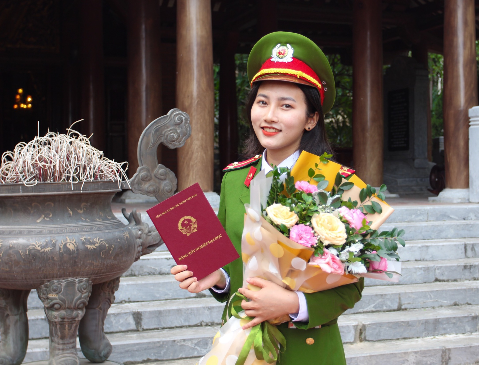 Nhan sắc rạng ngời của 4 nữ thủ khoa ngành công an - 1