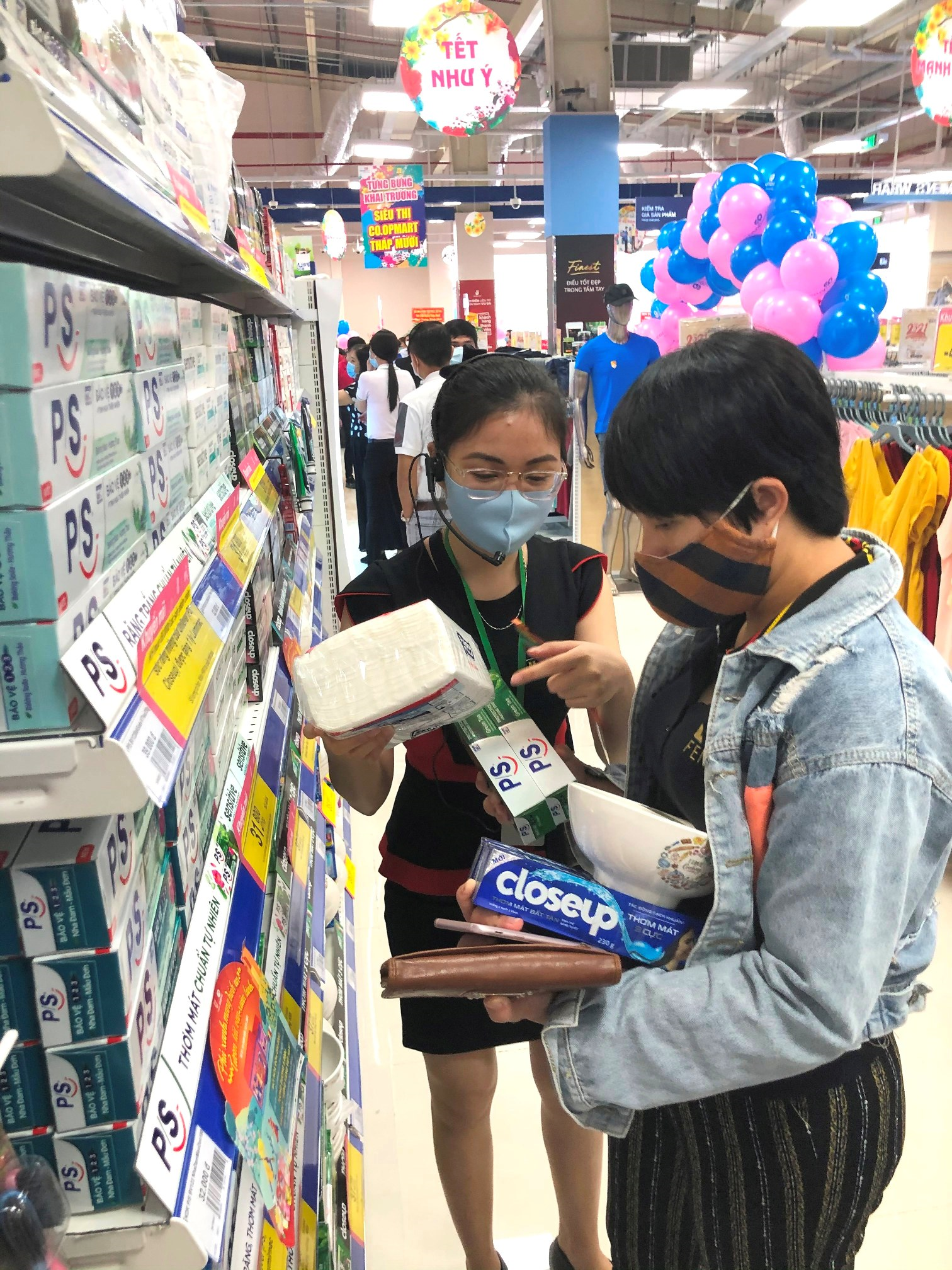 Các siêu thị Saigon Co.op đón hơn 2 triệu lượt khách ngày đầu năm - 2