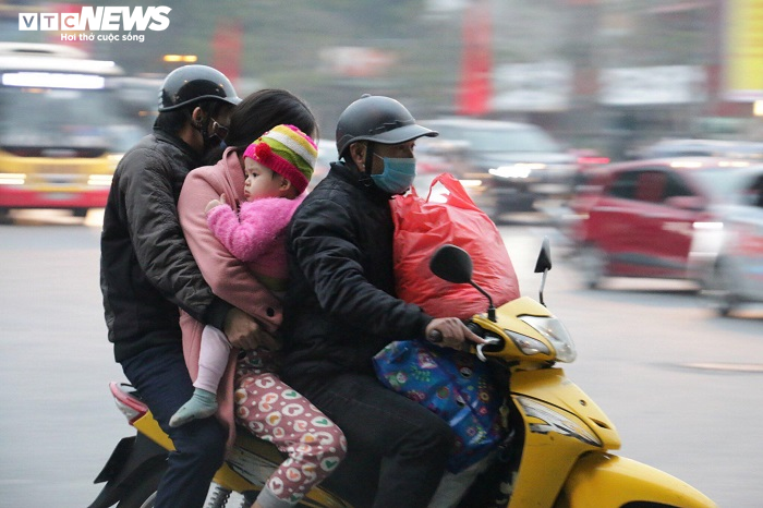 Dân ùn ùn trở lại sau kỳ nghỉ Tết dương lịch, nhiều tuyến đường Thủ đô kẹt cứng - 10