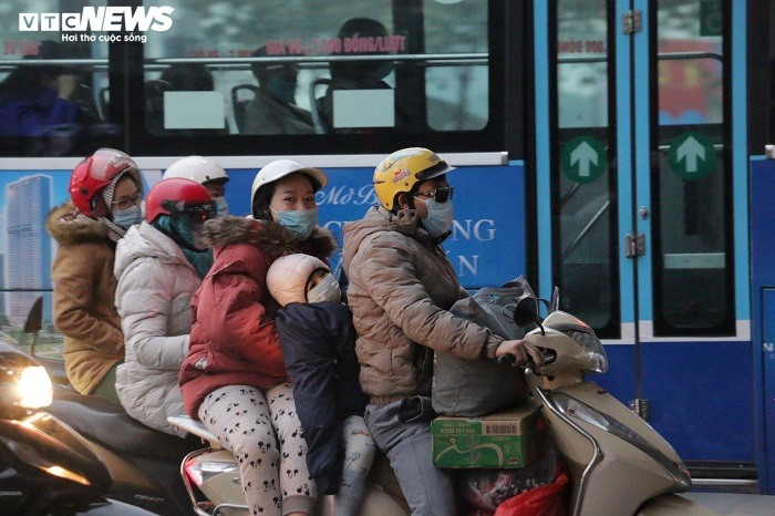 Dân ùn ùn trở lại sau kỳ nghỉ Tết dương lịch, nhiều tuyến đường Thủ đô kẹt cứng - 9