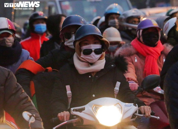 Dân ùn ùn trở lại sau kỳ nghỉ Tết dương lịch, nhiều tuyến đường Thủ đô kẹt cứng - 8