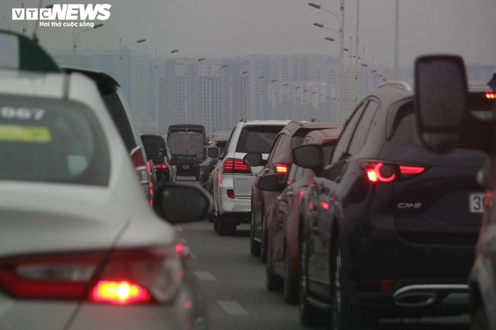 Dân ùn ùn trở lại sau kỳ nghỉ Tết dương lịch, nhiều tuyến đường Thủ đô kẹt cứng - 6