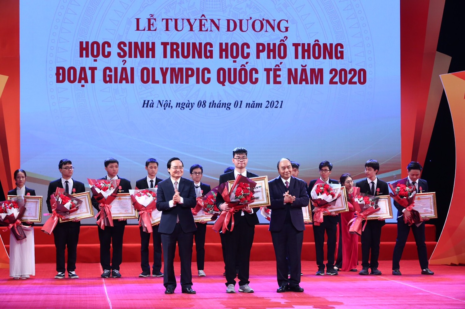 12 thí sinh giành huy chương Olympic quốc tế nhận Huân chương Lao động - 1