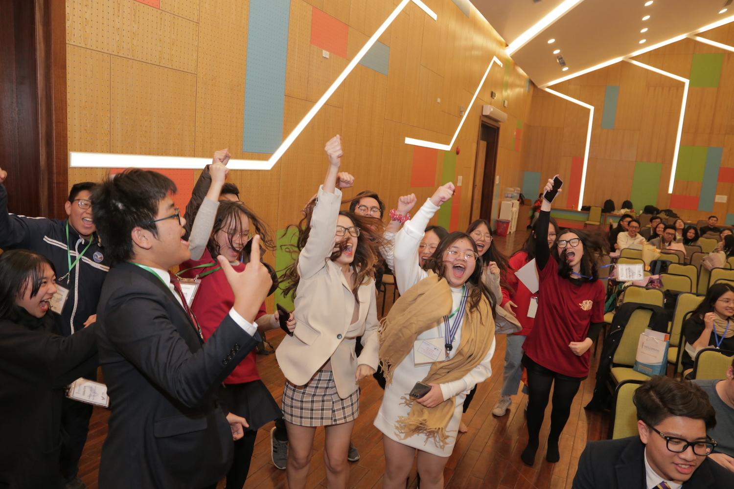 Học sinh Hà Nội tranh biện 'nảy lửa' vấn đề xã hội theo mô hình nghị viện Anh - 4