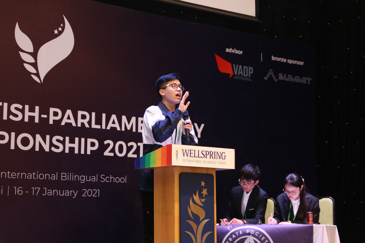 Học sinh Hà Nội tranh biện 'nảy lửa' vấn đề xã hội theo mô hình nghị viện Anh - 9