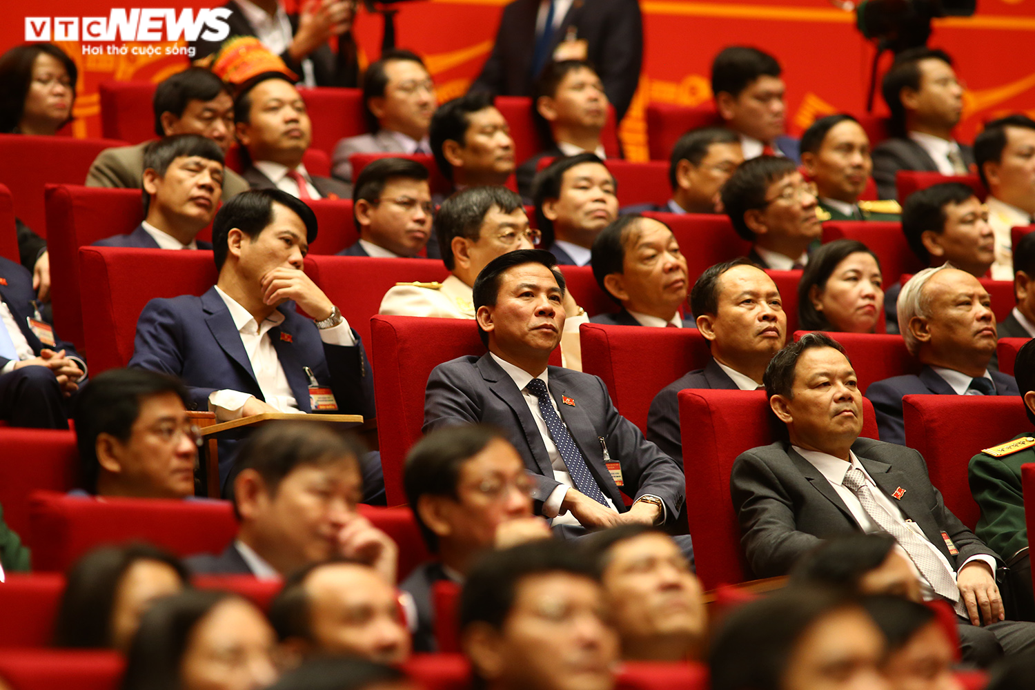 Ảnh: Đại biểu Đại hội XIII của Đảng thảo luận Văn kiện tại hội trường - 8