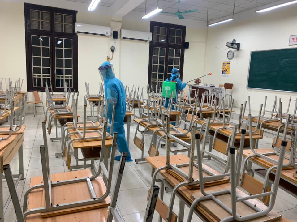 Thêm nhiều trường Hà Nội cho sinh viên, học sinh nghỉ, phun khử khuẩn xuyên đêm - 1