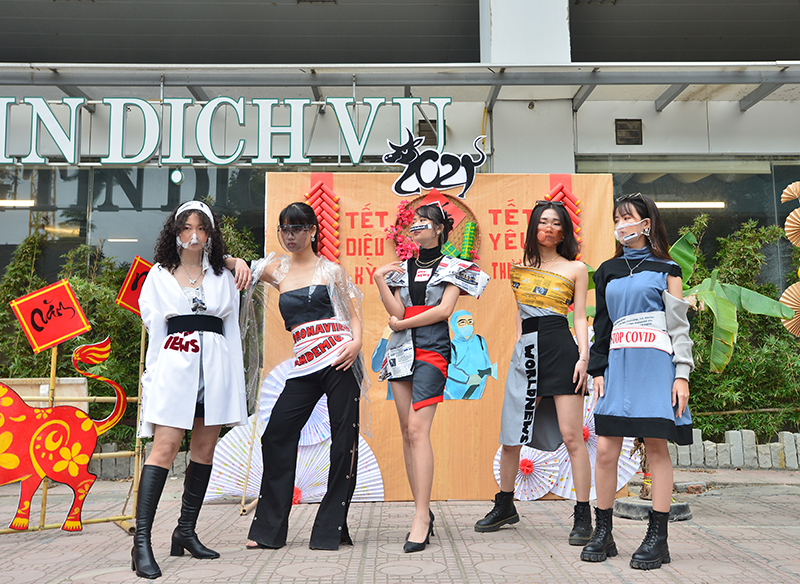 Ảnh: Sinh viên sáng tạo thời trang 'độc lạ' vừa chống dịch, vừa đón Tết - 7